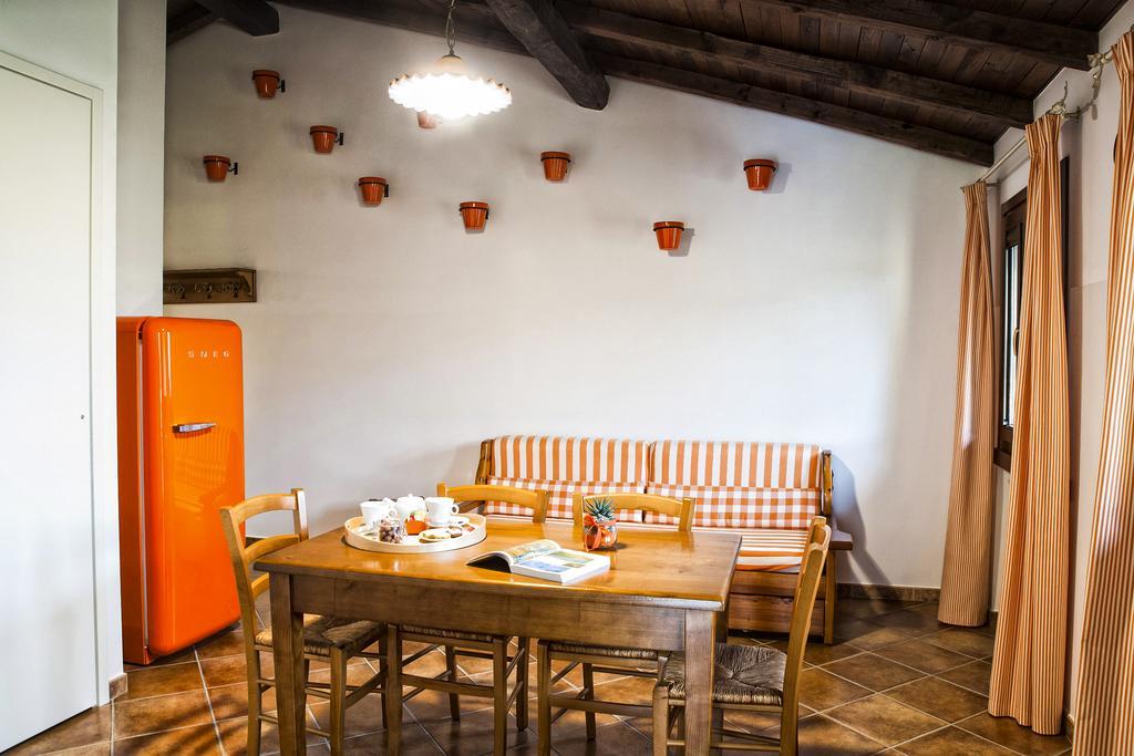 Agriturismo La Valle Di Vico Капрарола Экстерьер фото